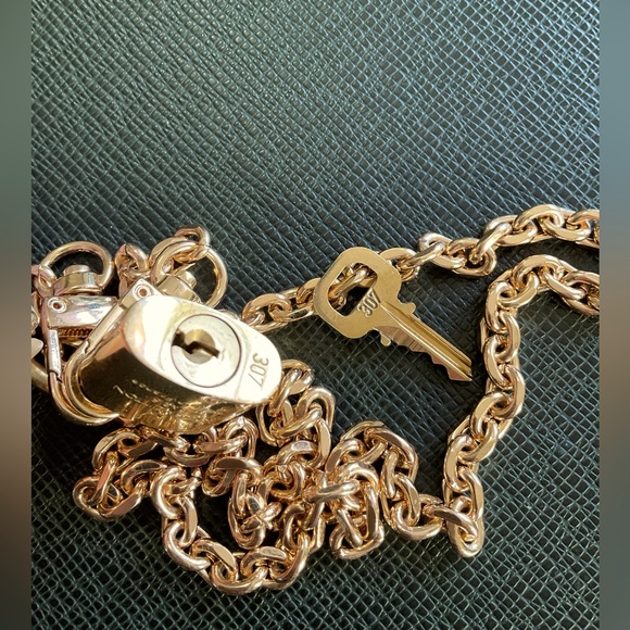 ✅ AUTHENTIC LOUIS VUITTON LOCK&KEY PENDANT - Picture 6 of 6